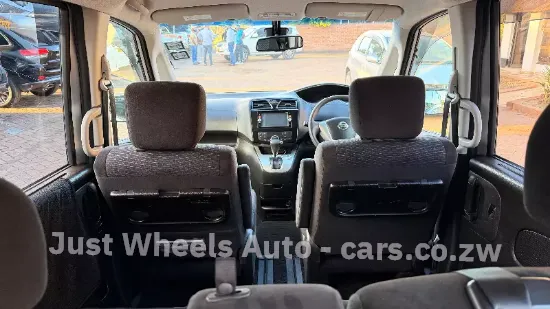Picture of Nissan Serena 2015