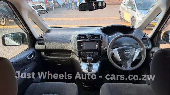 Picture of Nissan Serena 2015