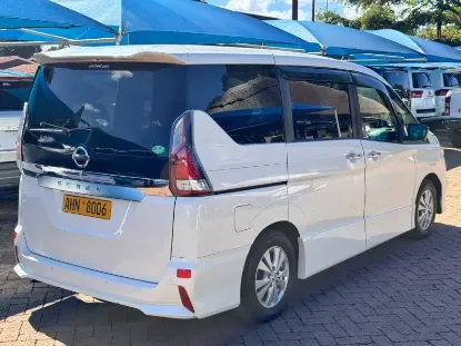 Picture of Nissan Serena 2017