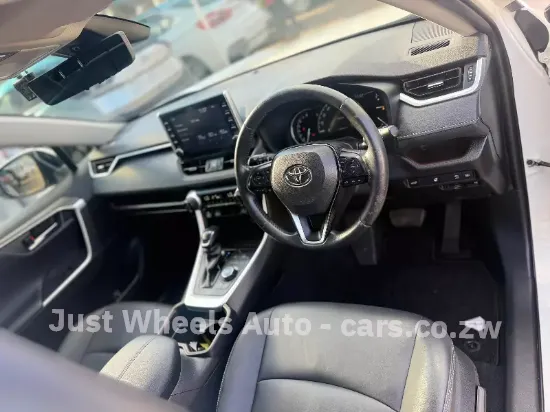 Picture of Toyota Rav4 2020