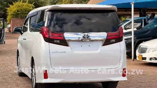Picture of Toyota Alphard 2017