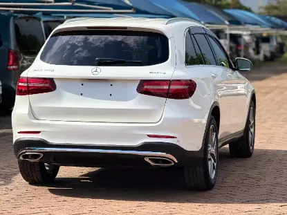 Picture of Mercedes Benz GLC 2017
