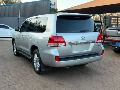 Picture of Toyota Land Cruiser 2011