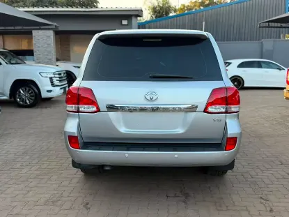 Picture of Toyota Land Cruiser 2011