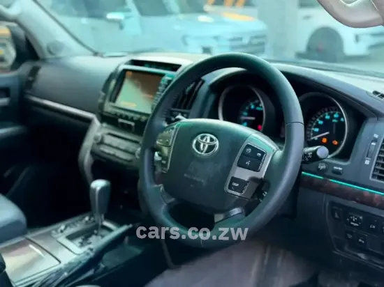 Picture of Toyota Land Cruiser 2011
