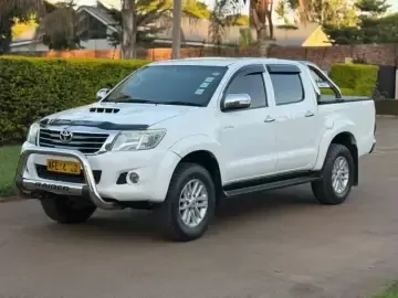 Picture of Toyota Hilux 2013
