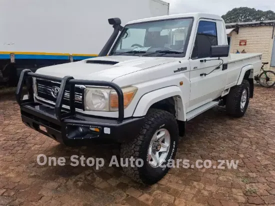 Picture of Toyota land-cruiser 2013