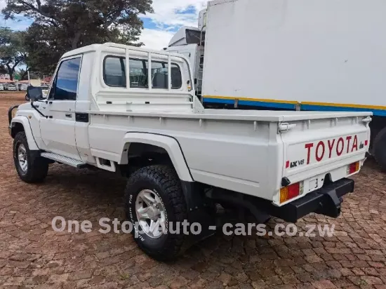 Picture of Toyota land-cruiser 2013