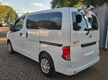 Picture of Nissan NV200 2016