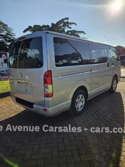 Picture of Toyota Quantam 2017