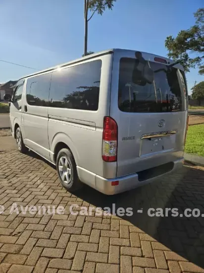 Picture of Toyota Quantam 2017