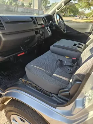 Picture of Toyota Quantam 2017