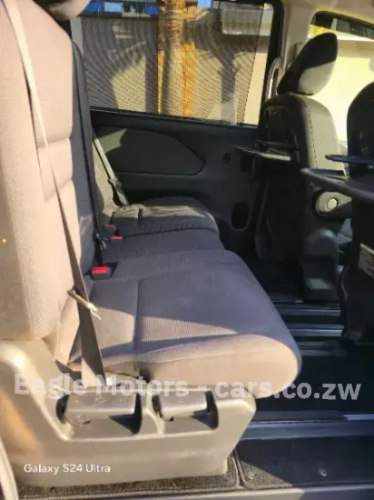 Picture of Nissan Serena 2017
