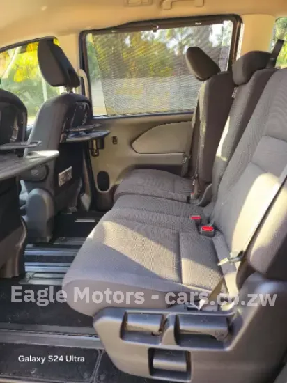 Picture of Nissan Serena 2017