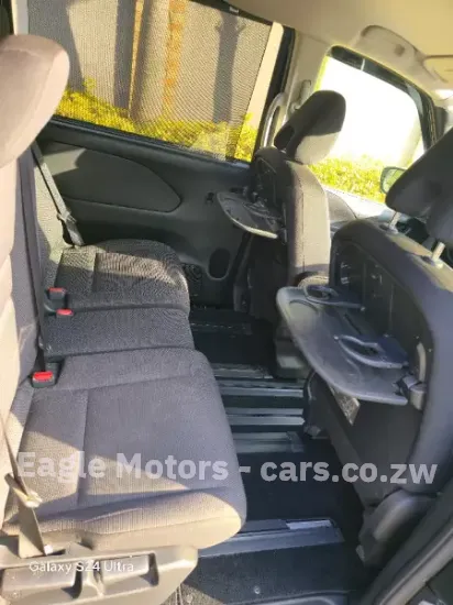 Picture of Nissan Serena 2017