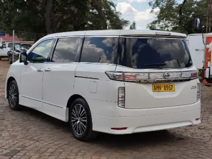 Picture of Nissan Elgrand 2017