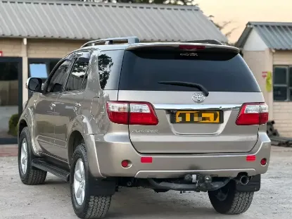 Picture of Toyota Fortuner 2010