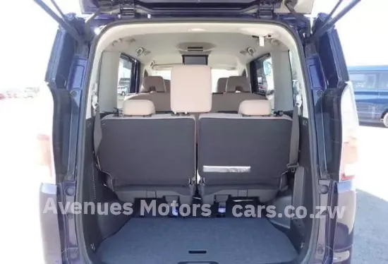 Picture of Nissan Serena 2017