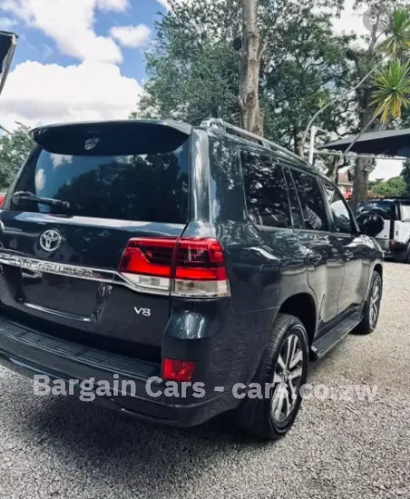 Picture of Toyota Land Cruiser 2017