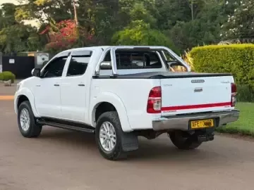 Picture of Toyota Hilux 2013