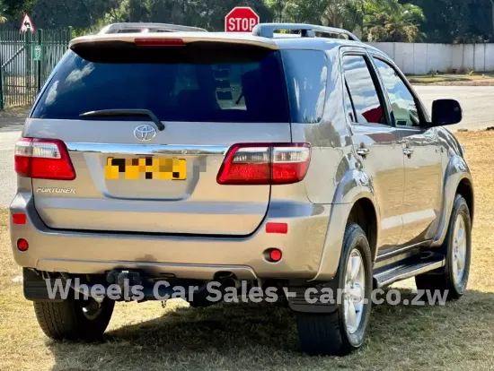 Picture of Toyota Fortuner 2011