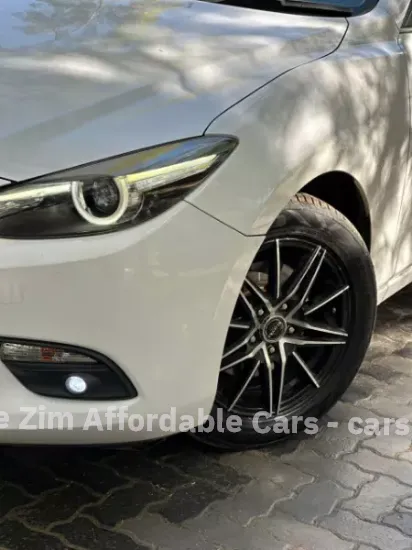 Picture of Mazda Axela 2017