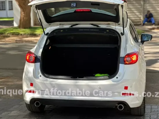 Picture of Mazda Axela 2017