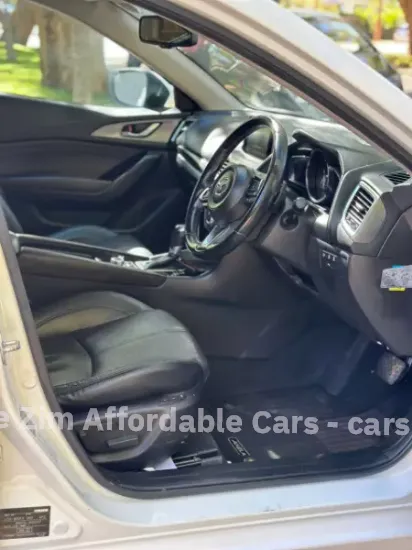 Picture of Mazda Axela 2017
