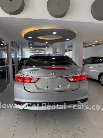 Picture of Honda Grace Hybrid For Hire