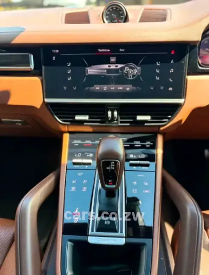 Picture of Porsche Cayenne 2021