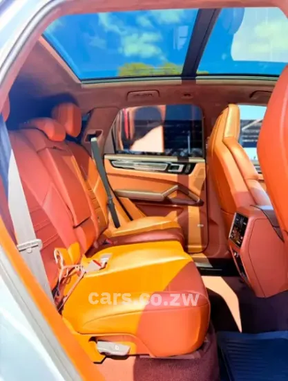 Picture of Porsche Cayenne 2021
