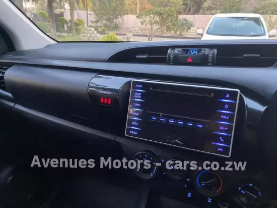 Picture of Toyota Hilux 2016