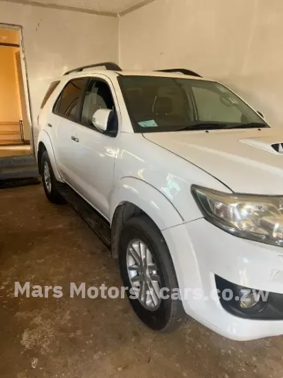 Picture of Toyota Fortuner 2015