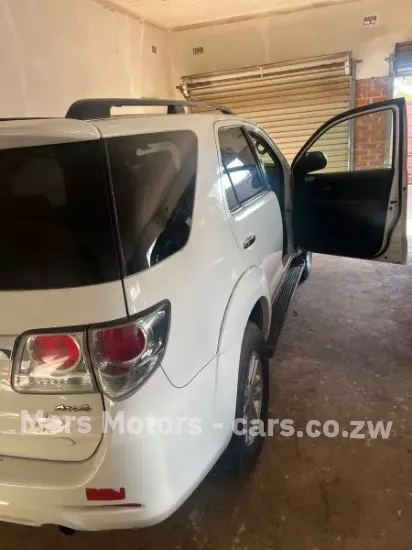 Picture of Toyota Fortuner 2015