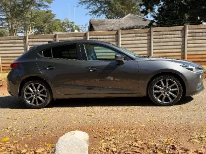 Picture of Mazda Axela 2017