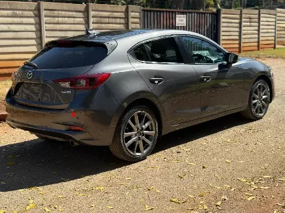 Picture of Mazda Axela 2017