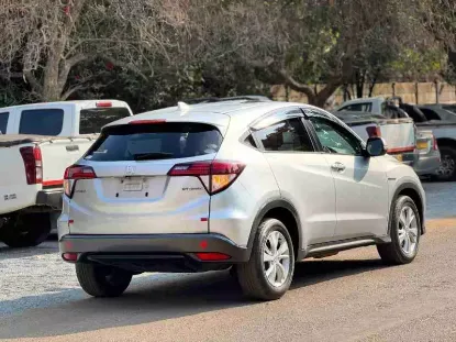 Picture of Hybrid Mid SUVs: Honda Vezel, Toyota CHR, Nissan Xtrail T32