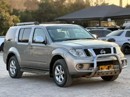 Picture of Nissan Pathfinder 2005
