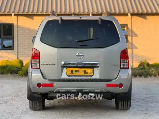 Picture of Nissan Pathfinder 2005