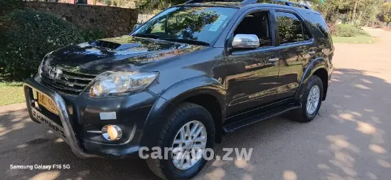 Picture of Toyota Fortuner 4x2 2015