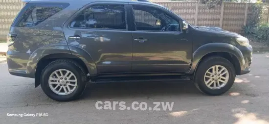 Picture of Toyota Fortuner 4x2 2015