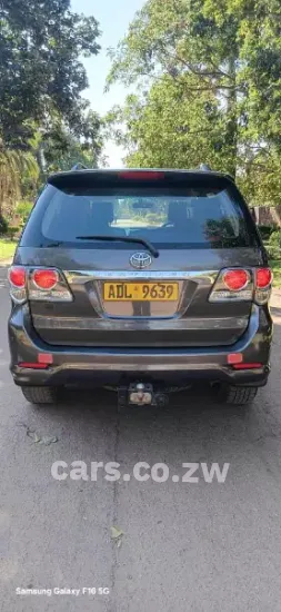 Picture of Toyota Fortuner 4x2 2015
