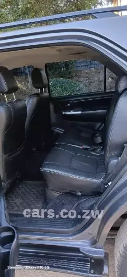 Picture of Toyota Fortuner 4x2 2015