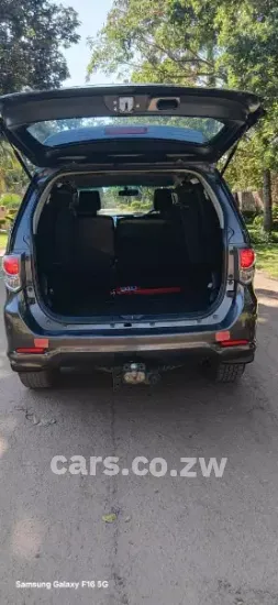 Picture of Toyota Fortuner 4x2 2015