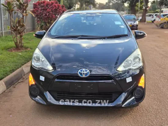 Picture of Toyota Aqua hybrid 2016