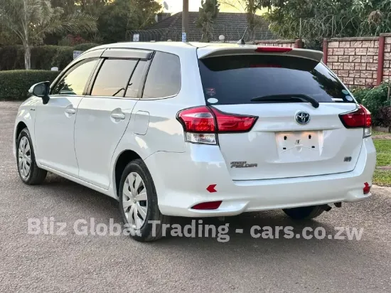Picture of Toyota Fielder 2017