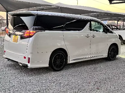 Picture of Toyota Vellfire 2017