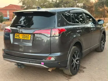 Picture of Toyota Rav4 2017