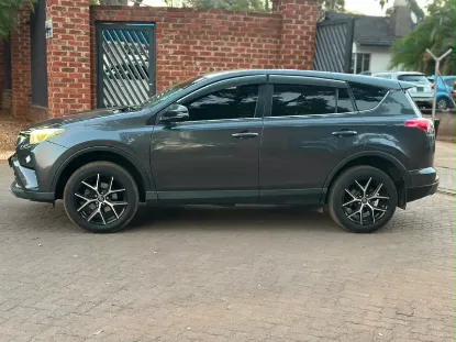 Picture of Toyota Rav4 2017