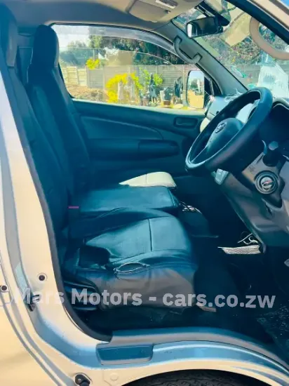 Picture of Nissan Caravan 2017